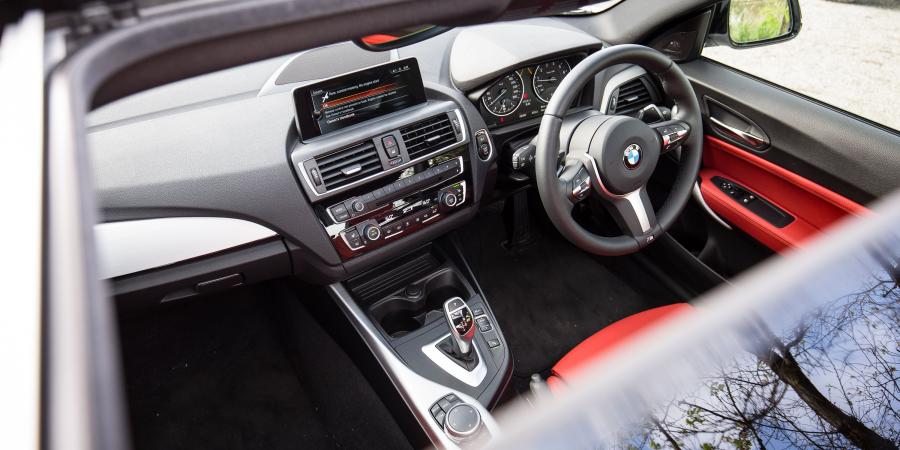 Интерьер BMW M240i Coupe 2016 года  (AU) (фото 11 из 21)